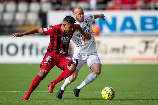 Östersunds Hosam Aiesh och Häckens Alexander Angelin