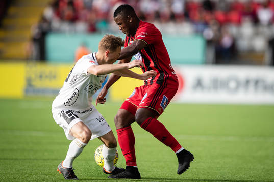Östersunds Alhaji Gero mot Häckens Adam Andersson