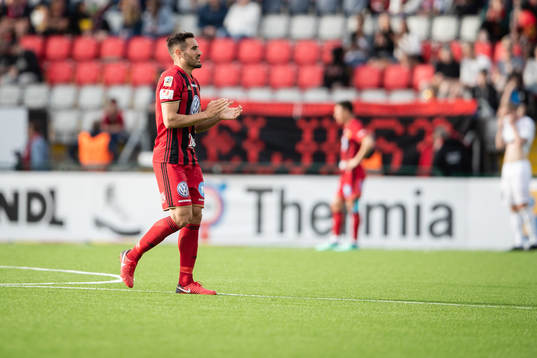 Östersunds Sotirios Papagiannopoulos tackar publiken