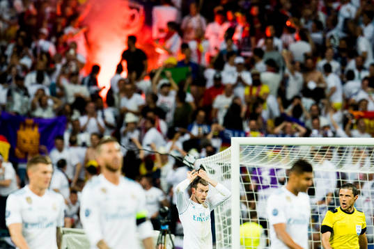 Gareth Bale of Real Madrid celebrates 2-1