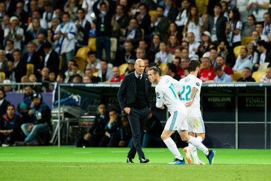 Gareth Bale and Isco of Real Madrid in a substitution