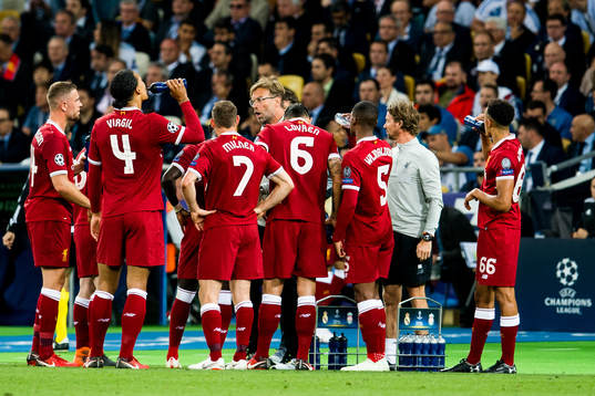 Jürgen Klopp, head coach of Liverpool, speaks to the