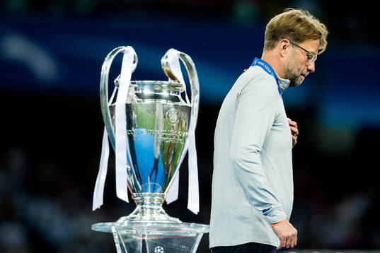 Jürgen Klopp, head coach of Liverpool, walks dejected past