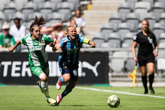 Hammarbys Sejde Abrahamsson och Djurgårdens Mia Jalkerud