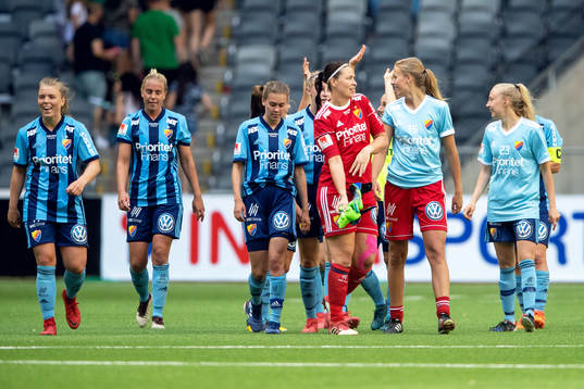 Djurgårdens målvakt Gudbjörg Gunnarsdottir jublar med