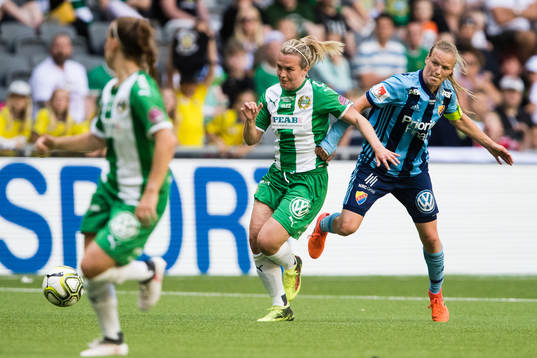 Hammarbys Frida Sjöberg jagas av Djurgårdens Michaela van