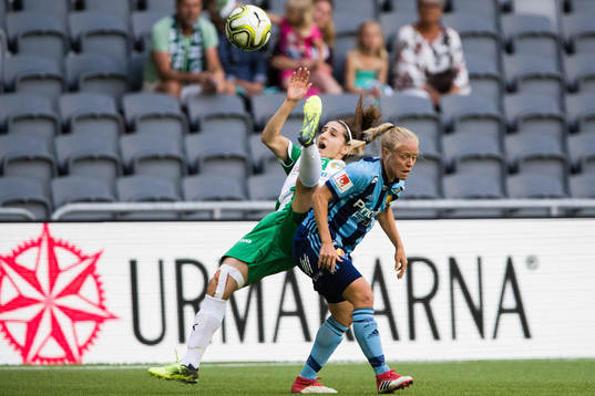 Hammarbys Sejde Abrahamsson och Djurgårdens Mia Jalkerud