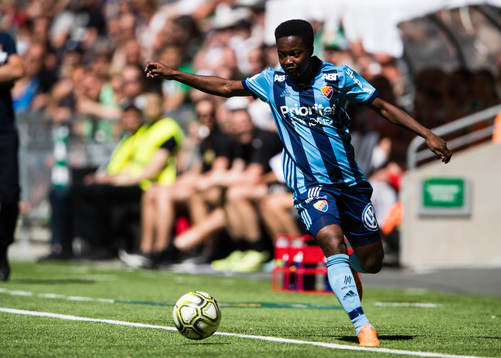 Djurgårdens Portia Boakye med bollen