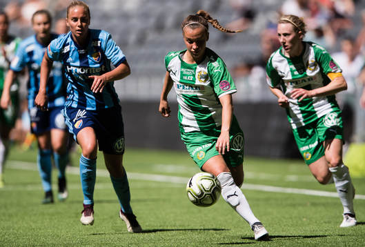 Hammarbys Julia Zigiotti Olme med bollen