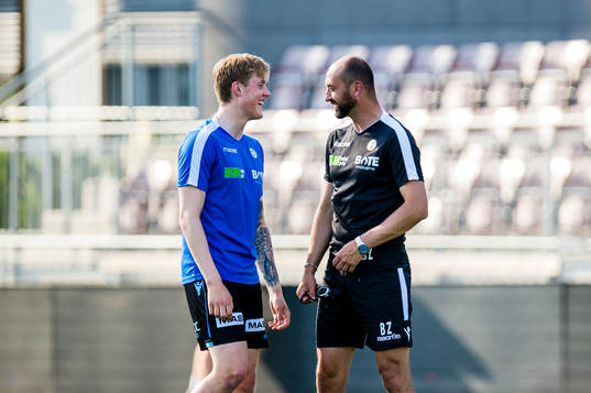 Vegard Aasen of Sandnes Ulf and Bojan Zajic, assistant