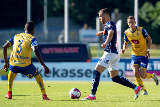 Brice Wembangomo of Jerv and Zlatko Tripic of Viking