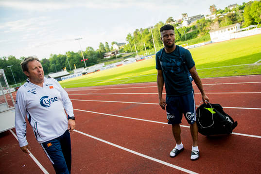 Bjarne Berntsen, head coach of Viking, and Aniekpeno Udoh
