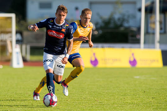 Claes Kronberg of Viking and Mathias Wichmann of Jerv