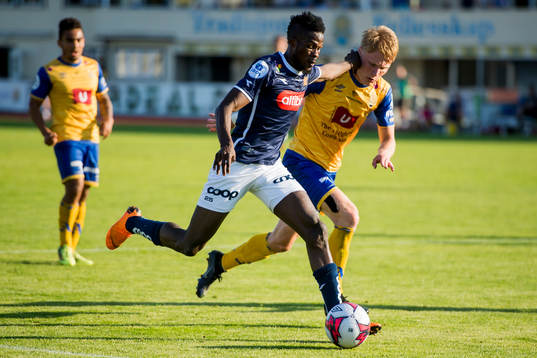 Usman Sale of Viking and Kristoffer Tønnesen of Jerv