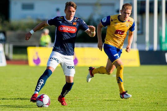 Claes Kronberg of Viking and Mathias Wichmann of Jerv