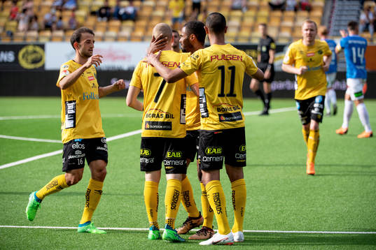 Elfsborgs Simon Lundevall jublar med lagkamrater