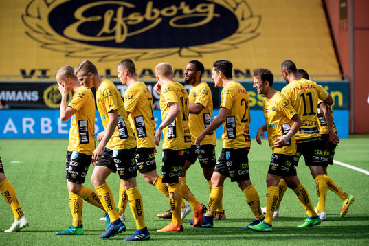 Elfsborgs Simon Lundevall jublar med lagkamrater