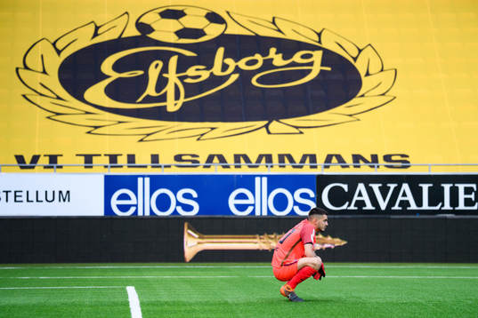 Trelleborgs målvakt Marko Johansson deppar