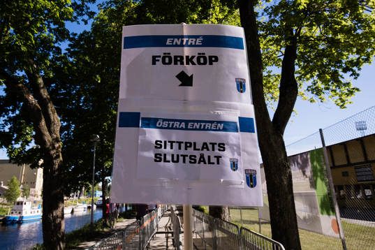 En skylt aviserar om slutsålt på östra läktaren på