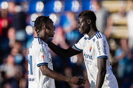 Djurgårdens Philana Tinotenda Kadewere jublar med Aliou