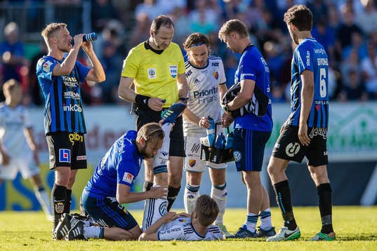 Djurgårdens Jacob Une Larsson har skadat sig