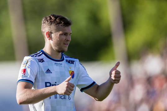 Djurgårdens Jesper Karlström gör tummen upp