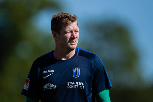 Sirius målvakt Joakim Wulff innan fotbollsmatchen i