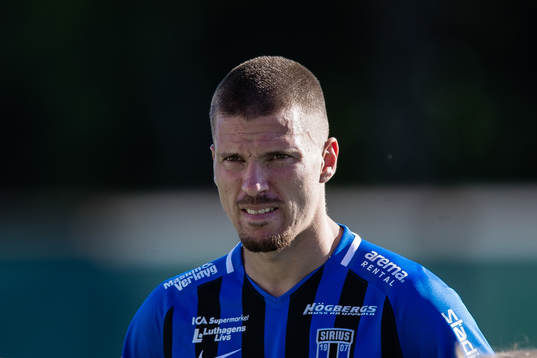 Sirius Shkodran Maholli innan fotbollsmatchen i Allsvenskan