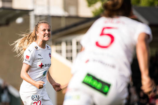 Rosengårds Fiona Brown jublar