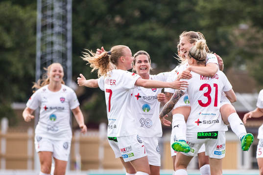 Rosengårds Fiona Brown jublar