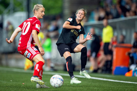 Göteborgs Olivia Schough  och Piteås Emelie Lövgren