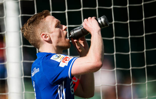 Sundsvalls David Myrestam dricker vatten