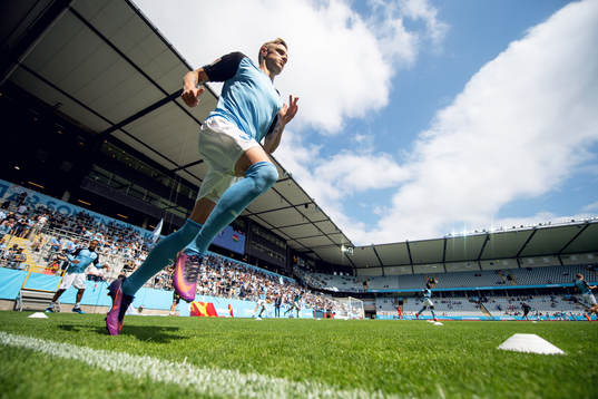 Malmö FFs Sören Rieks värmer upp