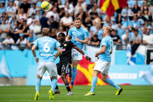 Malmö FFs Lasse Nielsen och Dalkurds Mohamed Buya Turay