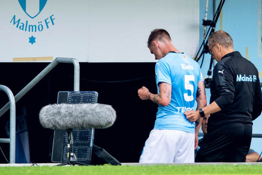 Malmö FFs Sören Rieks lämnar planen