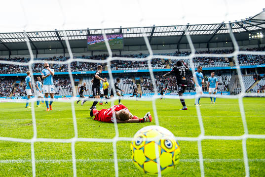 Malmö FFs Lasse Nielsen och målvakt Fredrik Andersson