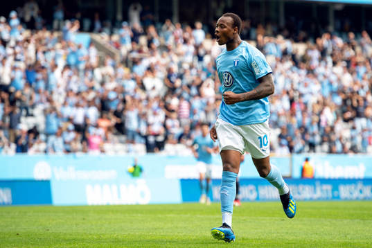 Malmö FFs Carlos Strandberg jublar