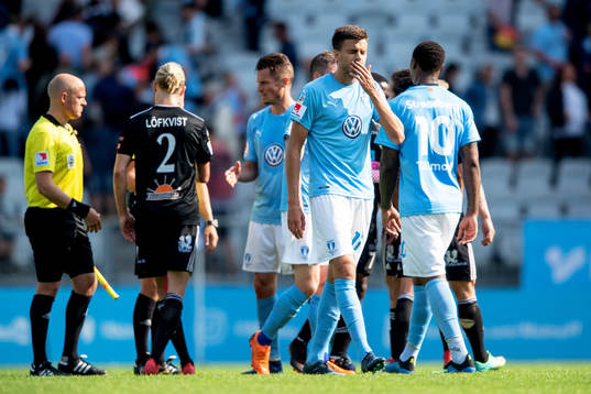 Malmö FFs Alexander Jeremejeff deppar