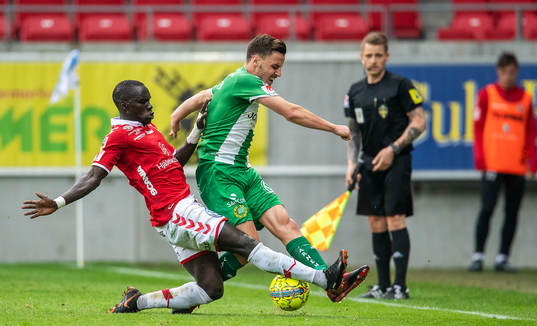 Kalmars Papa Alioune Diouf och Hammarbys Jeppe Andersen