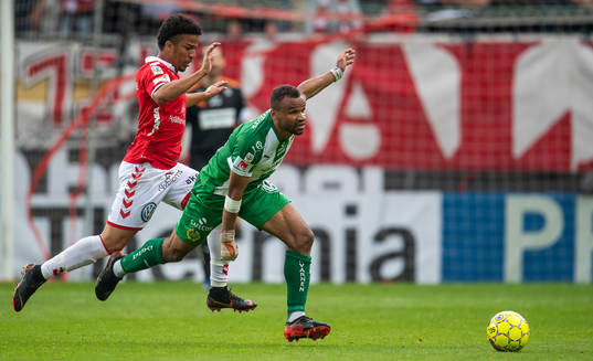Kalmars Nixon Reis Cardoso och Hammarbys Serge-Junior