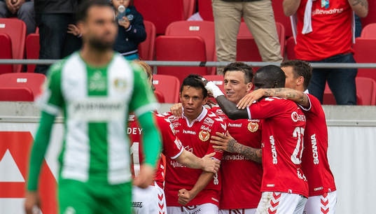 Kalmarspelarna jublar
