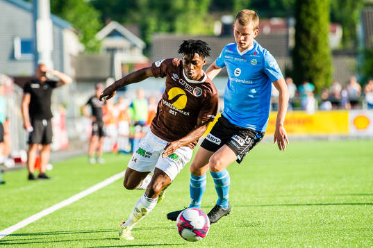 Vamouti Diomande of Mjøndalen and Vegard Østraat Erlien