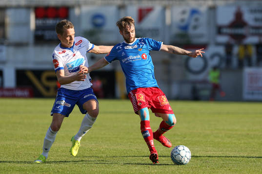 Daniel Berntsen from Tromsø in action against Joakim Våge