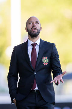 Brommapojkarnas tränare Luis Pimenta reagerar