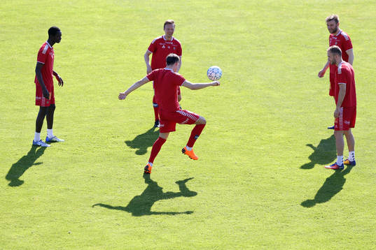 The Tromsø players warm-up