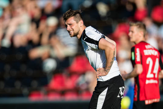 Örebros Filip Rogic deppar