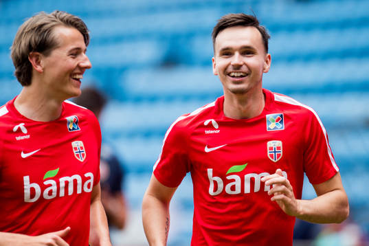 Sander Berge and Ole Kristian Selnæs of Norway
