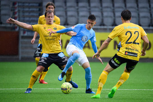 Malmö FF´s Laorent Shabani och Elfsborgs Noel Johansson