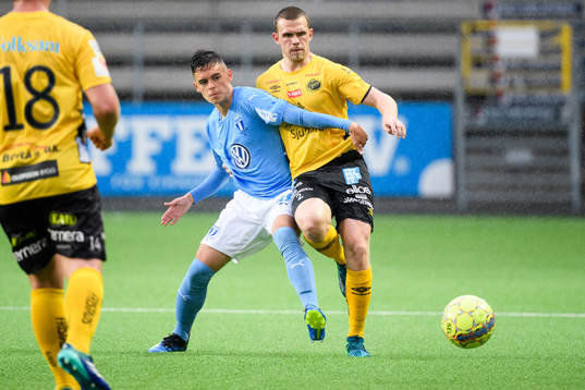 Malmö FF´s Laorent Shabani och Elfsborgs Jesper Manns