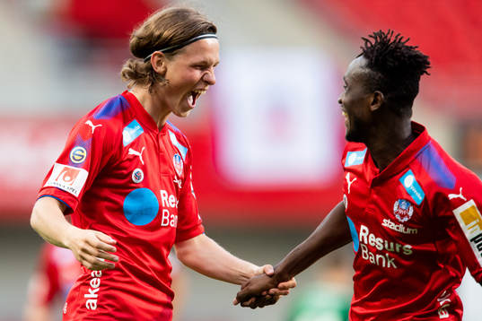 Helsingborgs Max Svensson jublar med Mamudu Moro